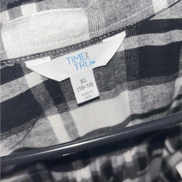 Time and Tru Monochrome Plaid Top - Picture 2 of 4
